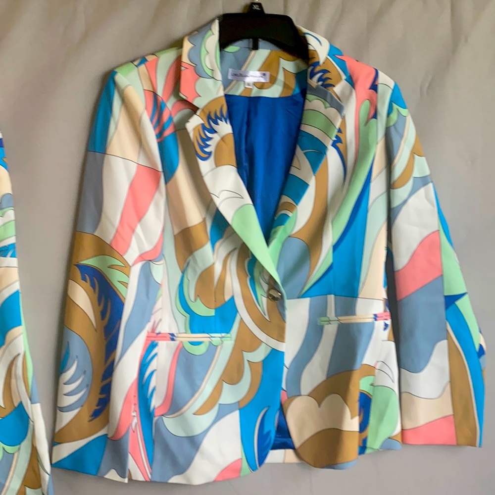 Chic and beautifully made suit from Bella